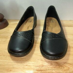 New Clarks Cora Iris Loafer Women 7.5 M Black Leather Slip On Cushioned Comfort